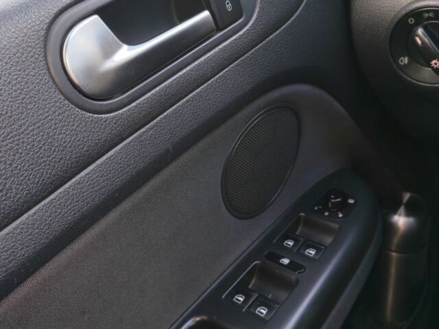 Серый Фольксваген Гольф Плюс, объемом двигателя 1.6 л и пробегом 240 тыс. км за 7950 $, фото 14 на Automoto.ua