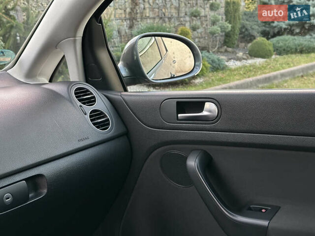Серый Фольксваген Гольф Плюс, объемом двигателя 1.4 л и пробегом 228 тыс. км за 8599 $, фото 67 на Automoto.ua