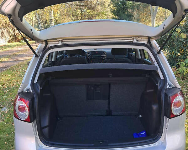 Серый Фольксваген Гольф Плюс, объемом двигателя 1.2 л и пробегом 200 тыс. км за 7000 $, фото 8 на Automoto.ua