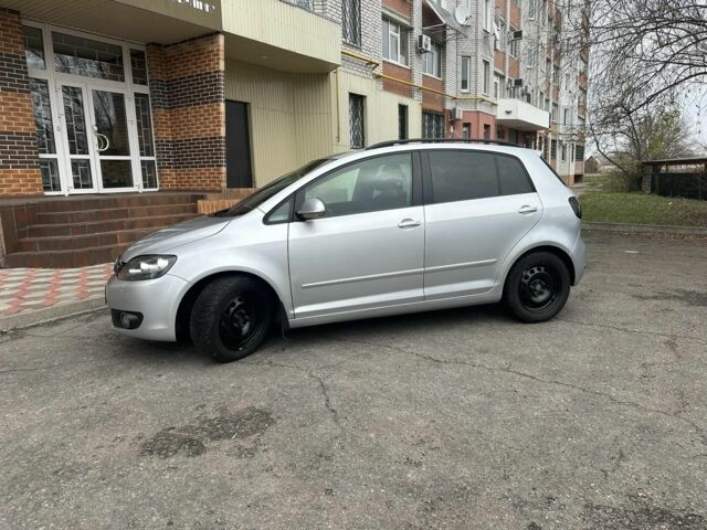 Серый Фольксваген Гольф Плюс, объемом двигателя 1.6 л и пробегом 245 тыс. км за 10200 $, фото 1 на Automoto.ua