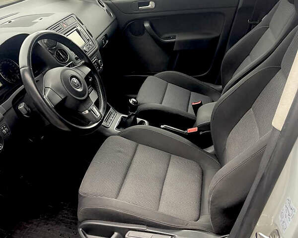 Серый Фольксваген Гольф Плюс, объемом двигателя 1.6 л и пробегом 281 тыс. км за 8400 $, фото 8 на Automoto.ua