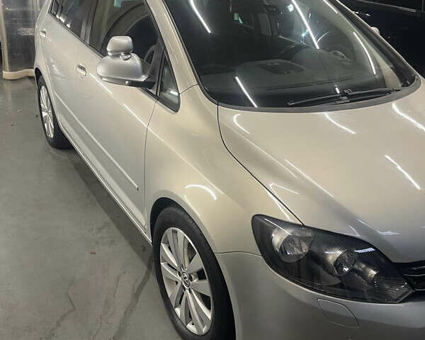 Серый Фольксваген Гольф Плюс, объемом двигателя 1.6 л и пробегом 281 тыс. км за 8400 $, фото 1 на Automoto.ua