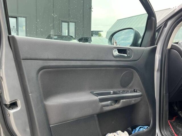 Серый Фольксваген Гольф Плюс, объемом двигателя 1.6 л и пробегом 313 тыс. км за 8290 $, фото 29 на Automoto.ua