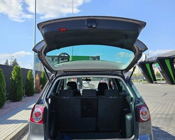 Сірий Фольксваген Golf Plus, об'ємом двигуна 1.4 л та пробігом 235 тис. км за 8800 $, фото 15 на Automoto.ua
