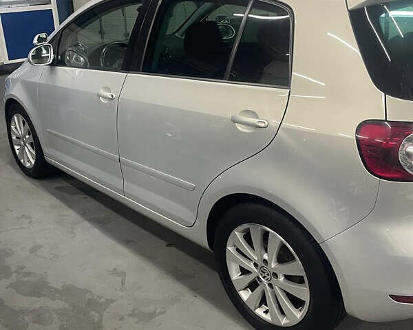 Серый Фольксваген Гольф Плюс, объемом двигателя 1.6 л и пробегом 281 тыс. км за 8400 $, фото 2 на Automoto.ua