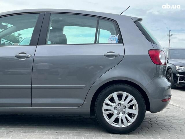 Серый Фольксваген Гольф Плюс, объемом двигателя 1.6 л и пробегом 313 тыс. км за 8290 $, фото 5 на Automoto.ua