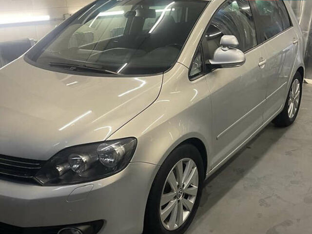 Серый Фольксваген Гольф Плюс, объемом двигателя 1.6 л и пробегом 281 тыс. км за 8400 $, фото 4 на Automoto.ua