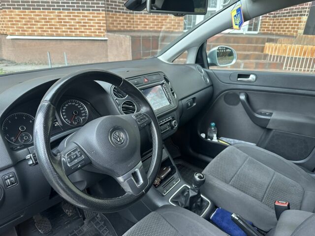 Серый Фольксваген Гольф Плюс, объемом двигателя 1.6 л и пробегом 245 тыс. км за 10200 $, фото 12 на Automoto.ua