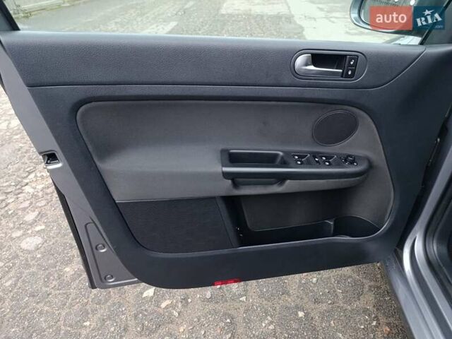 Серый Фольксваген Гольф Плюс, объемом двигателя 1.4 л и пробегом 200 тыс. км за 11650 $, фото 30 на Automoto.ua