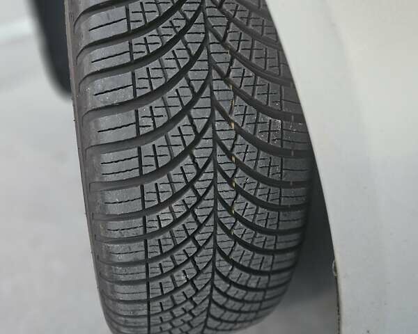 Серый Фольксваген Гольф Плюс, объемом двигателя 1.6 л и пробегом 113 тыс. км за 13500 $, фото 14 на Automoto.ua