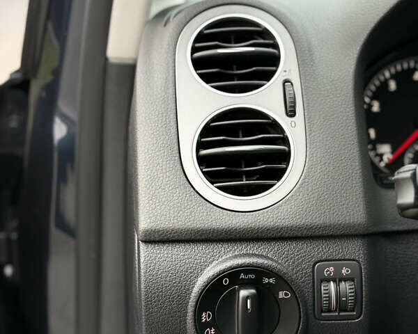 Сірий Фольксваген Golf Plus, об'ємом двигуна 1.4 л та пробігом 194 тис. км за 9700 $, фото 58 на Automoto.ua