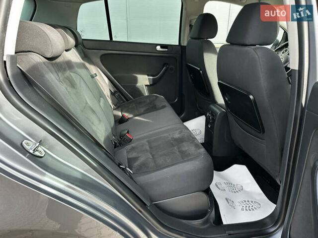 Сірий Фольксваген Golf Plus, об'ємом двигуна 1.6 л та пробігом 261 тис. км за 9150 $, фото 15 на Automoto.ua