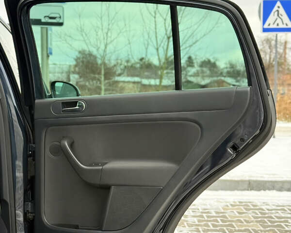 Сірий Фольксваген Golf Plus, об'ємом двигуна 1.4 л та пробігом 194 тис. км за 9000 $, фото 88 на Automoto.ua