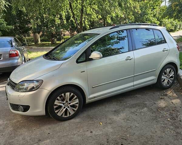 Серый Фольксваген Гольф Плюс, объемом двигателя 1.6 л и пробегом 113 тыс. км за 13500 $, фото 2 на Automoto.ua