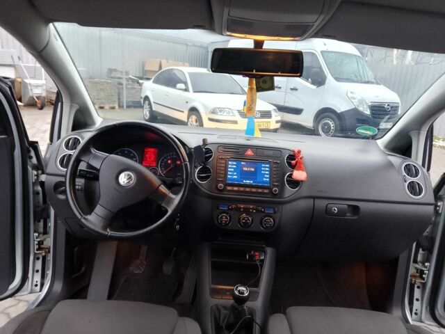 Фольксваген Гольф Плюс 2005 в Луцке на Automoto.ua Серый Фольксваген Гольф Плюс, объемом двигателя 1.6 л и пробегом 235 тыс. км за 4700 $, фото 4 на Automoto.ua