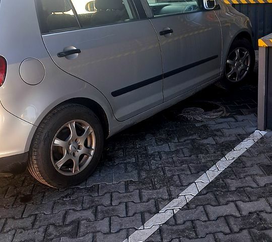 Сірий Фольксваген Golf Plus, об'ємом двигуна 1.6 л та пробігом 292 тис. км за 5600 $, фото 4 на Automoto.ua