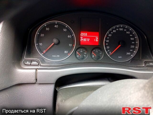 Серый Фольксваген Гольф Плюс, объемом двигателя 1.6 л и пробегом 240 тыс. км за 5400 $, фото 3 на Automoto.ua