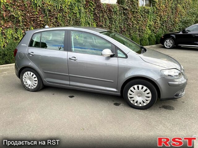 Серый Фольксваген Гольф Плюс, объемом двигателя 1.6 л и пробегом 208 тыс. км за 6600 $, фото 4 на Automoto.ua