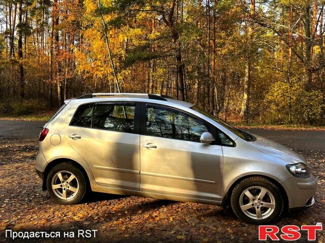 Серый Фольксваген Гольф Плюс, объемом двигателя 1.6 л и пробегом 333 тыс. км за 5650 $, фото 2 на Automoto.ua