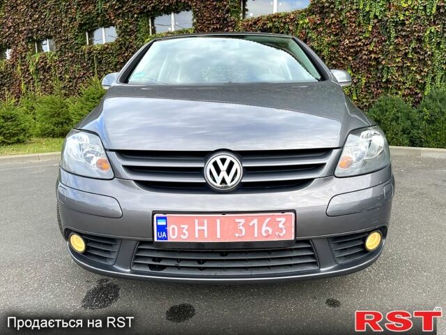 Серый Фольксваген Гольф Плюс, объемом двигателя 1.6 л и пробегом 208 тыс. км за 6600 $, фото 2 на Automoto.ua