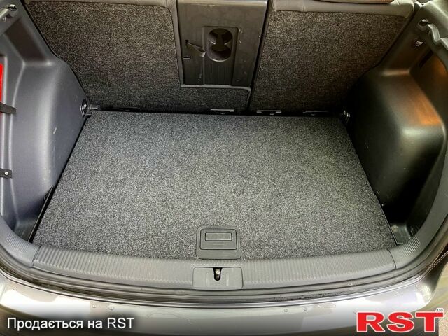 Серый Фольксваген Гольф Плюс, объемом двигателя 1.6 л и пробегом 208 тыс. км за 6600 $, фото 12 на Automoto.ua