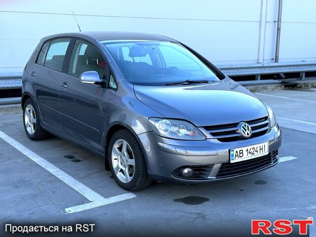 Серый Фольксваген Гольф Плюс, объемом двигателя 1.6 л и пробегом 210 тыс. км за 5500 $, фото 2 на Automoto.ua