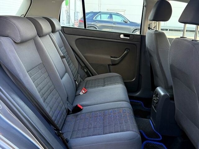 Серый Фольксваген Гольф Плюс, объемом двигателя 1.6 л и пробегом 210 тыс. км за 5500 $, фото 5 на Automoto.ua