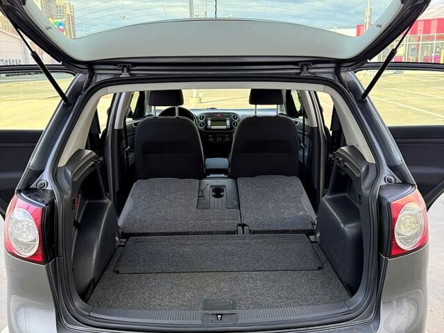 Серый Фольксваген Гольф Плюс, объемом двигателя 1.6 л и пробегом 210 тыс. км за 5500 $, фото 7 на Automoto.ua