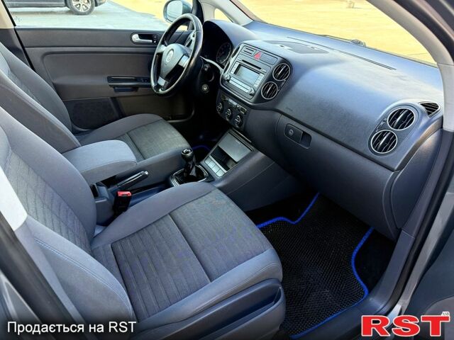 Серый Фольксваген Гольф Плюс, объемом двигателя 1.6 л и пробегом 210 тыс. км за 5500 $, фото 4 на Automoto.ua