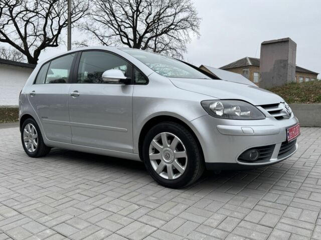 Серый Фольксваген Гольф Плюс, объемом двигателя 1.6 л и пробегом 127 тыс. км за 7550 $, фото 2 на Automoto.ua