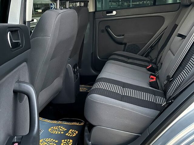 Серый Фольксваген Гольф Плюс, объемом двигателя 1.4 л и пробегом 244 тыс. км за 7350 $, фото 8 на Automoto.ua