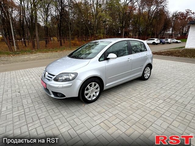 Серый Фольксваген Гольф Плюс, объемом двигателя 1.6 л и пробегом 127 тыс. км за 7550 $, фото 2 на Automoto.ua