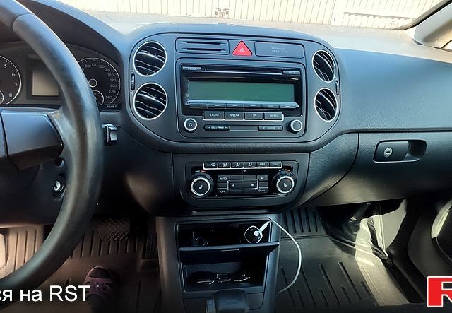 Серый Фольксваген Гольф Плюс, объемом двигателя 1.6 л и пробегом 156 тыс. км за 7500 $, фото 1 на Automoto.ua