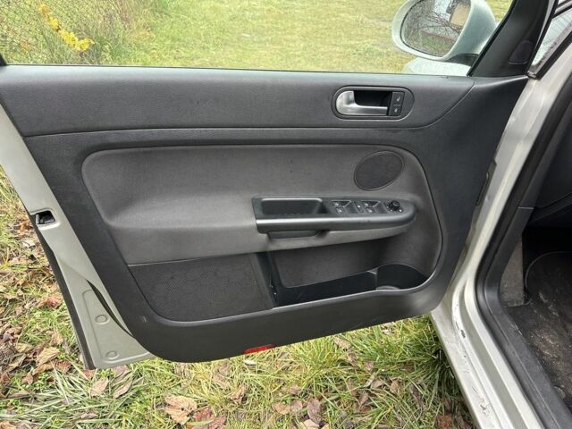 Сірий Фольксваген Golf Plus, об'ємом двигуна 1.4 л та пробігом 176 тис. км за 8400 $, фото 6 на Automoto.ua