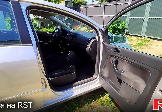 Серый Фольксваген Гольф Плюс, объемом двигателя 1.6 л и пробегом 156 тыс. км за 7500 $, фото 6 на Automoto.ua