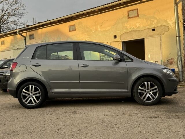 Серый Фольксваген Гольф Плюс, объемом двигателя 1.4 л и пробегом 220 тыс. км за 4999 $, фото 1 на Automoto.ua