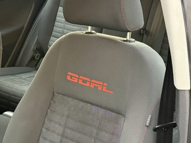 Серый Фольксваген Гольф Плюс, объемом двигателя 1.4 л и пробегом 220 тыс. км за 4999 $, фото 7 на Automoto.ua