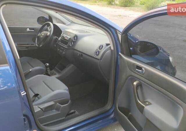 Синий Фольксваген Гольф Плюс, объемом двигателя 1.6 л и пробегом 205 тыс. км за 4600 $, фото 12 на Automoto.ua