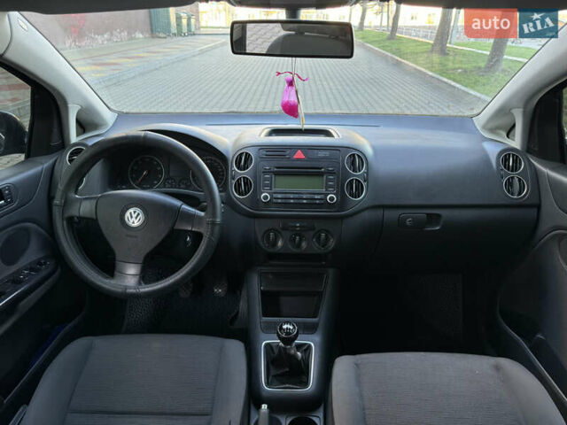 Синий Фольксваген Гольф Плюс, объемом двигателя 1.6 л и пробегом 281 тыс. км за 4800 $, фото 24 на Automoto.ua