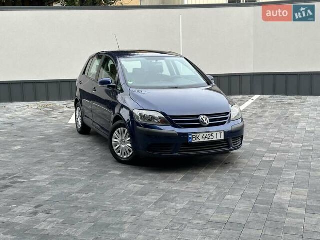 Синий Фольксваген Гольф Плюс, объемом двигателя 1.6 л и пробегом 237 тыс. км за 5850 $, фото 1 на Automoto.ua