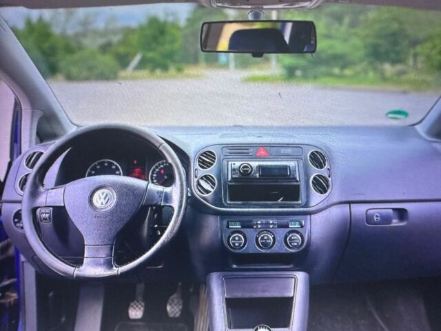 Синий Фольксваген Гольф Плюс, объемом двигателя 1.6 л и пробегом 206 тыс. км за 4800 $, фото 4 на Automoto.ua