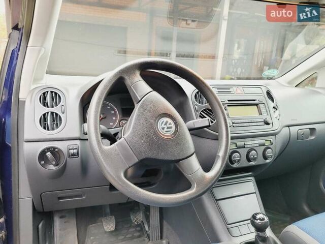 Синий Фольксваген Гольф Плюс, объемом двигателя 1.4 л и пробегом 89 тыс. км за 5600 $, фото 11 на Automoto.ua