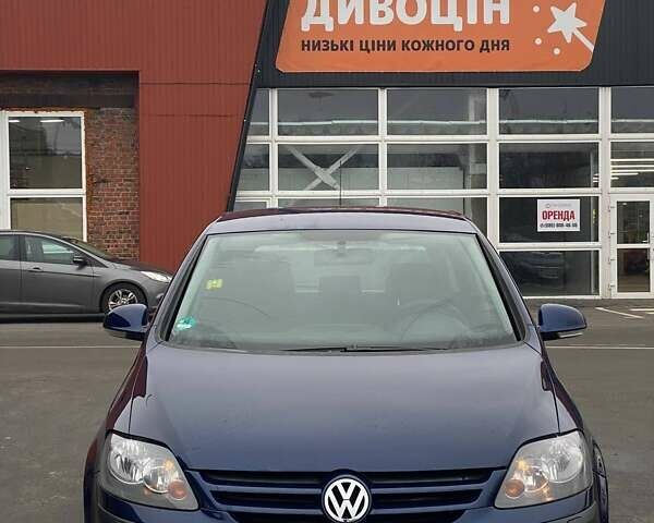 Синий Фольксваген Гольф Плюс, объемом двигателя 1.6 л и пробегом 220 тыс. км за 5900 $, фото 4 на Automoto.ua