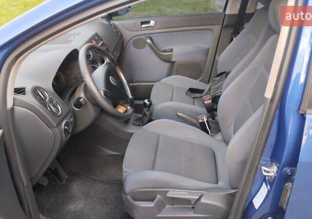 Синий Фольксваген Гольф Плюс, объемом двигателя 1.6 л и пробегом 205 тыс. км за 4600 $, фото 15 на Automoto.ua