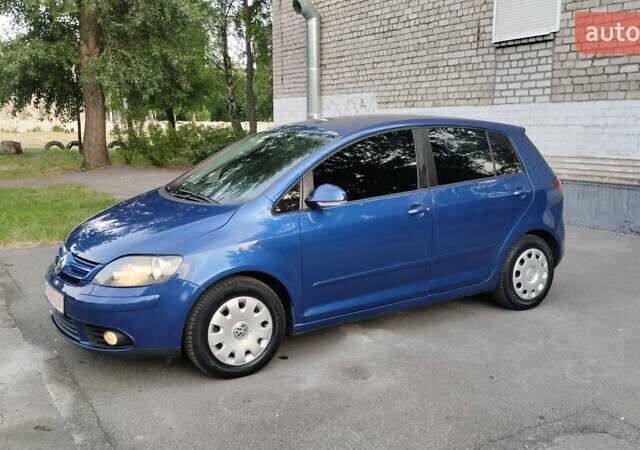 Синий Фольксваген Гольф Плюс, объемом двигателя 1.6 л и пробегом 205 тыс. км за 4600 $, фото 3 на Automoto.ua