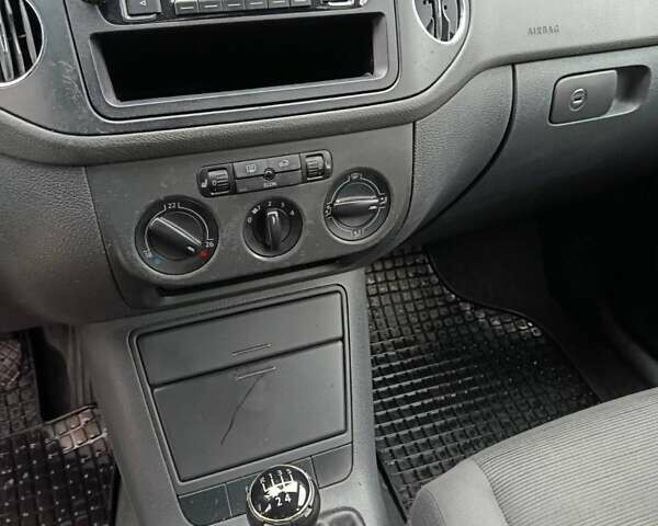 Синий Фольксваген Гольф Плюс, объемом двигателя 1.4 л и пробегом 222 тыс. км за 4700 $, фото 14 на Automoto.ua