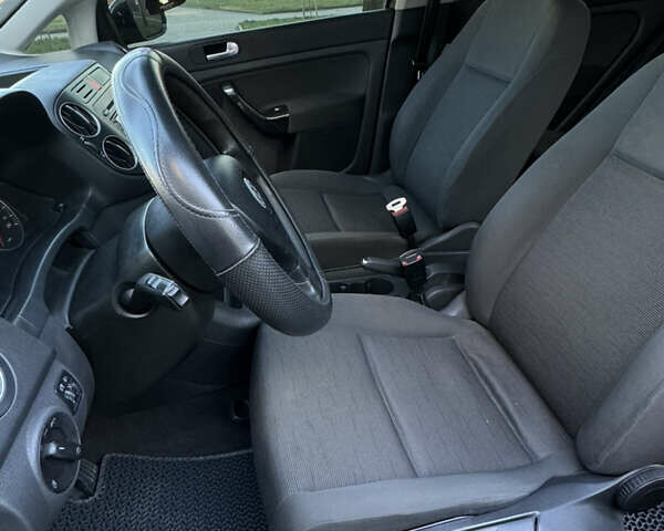 Синий Фольксваген Гольф Плюс, объемом двигателя 1.6 л и пробегом 282 тыс. км за 4500 $, фото 26 на Automoto.ua