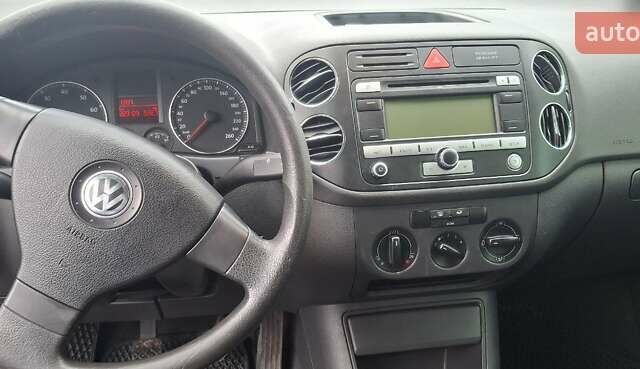 Синий Фольксваген Гольф Плюс, объемом двигателя 1.6 л и пробегом 229 тыс. км за 5000 $, фото 19 на Automoto.ua