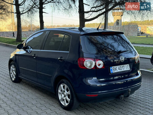 Синий Фольксваген Гольф Плюс, объемом двигателя 1.6 л и пробегом 282 тыс. км за 4500 $, фото 5 на Automoto.ua