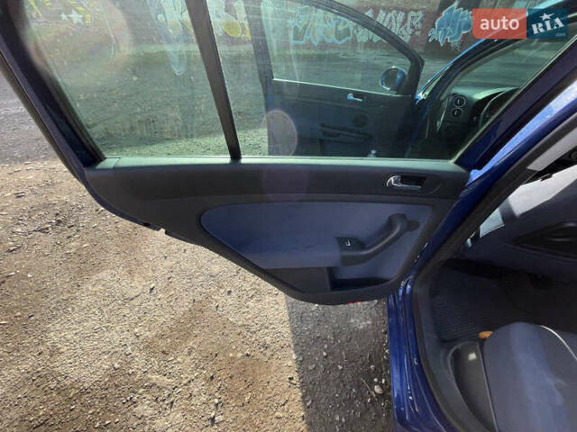 Синий Фольксваген Гольф Плюс, объемом двигателя 1.6 л и пробегом 214 тыс. км за 5700 $, фото 18 на Automoto.ua